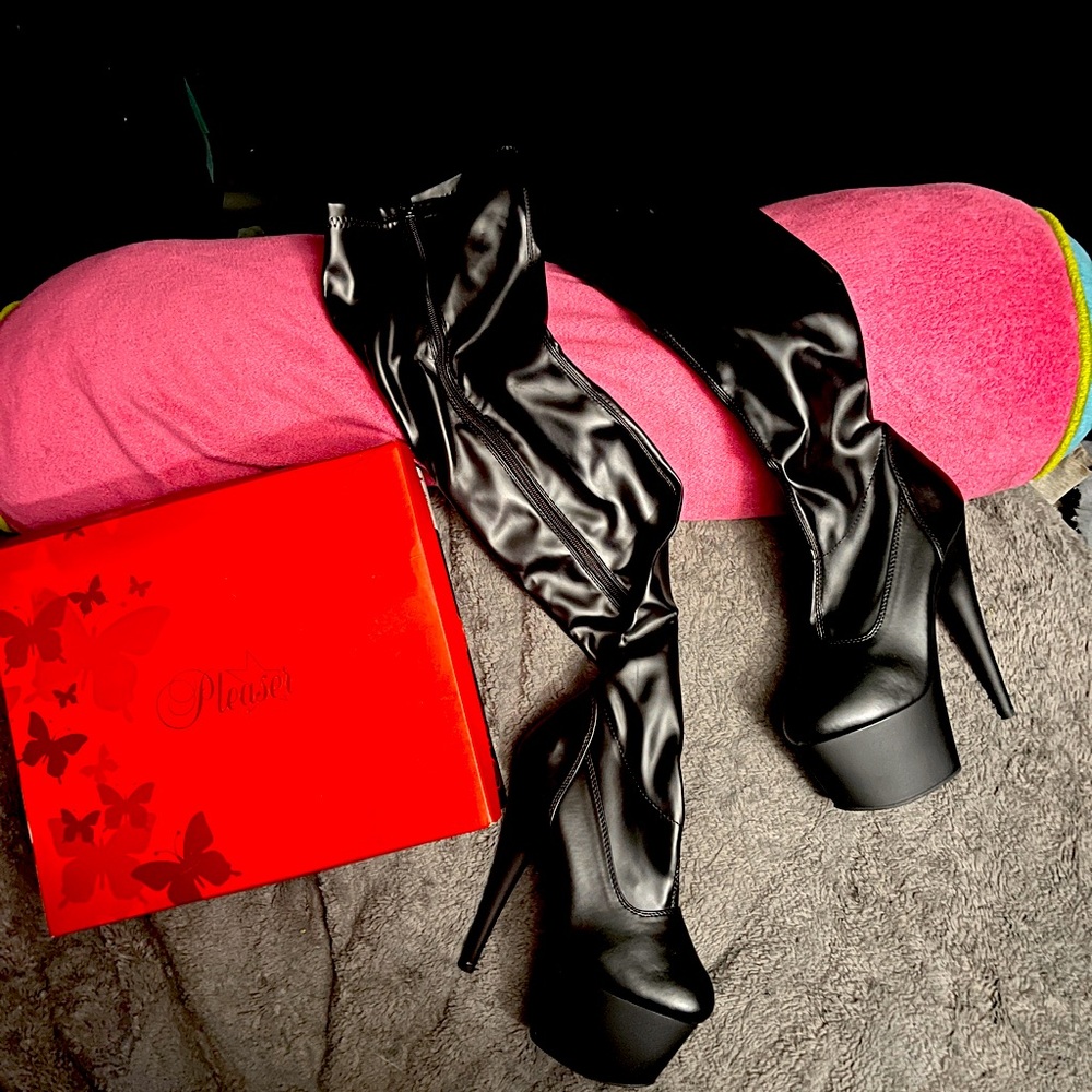 Size 7 Pleaser 7” Adore 3000 thigh-high black boots